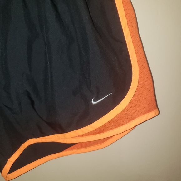 Nike Dri-Fit Women's Running Shorts Size Small - Picture 2 of 3